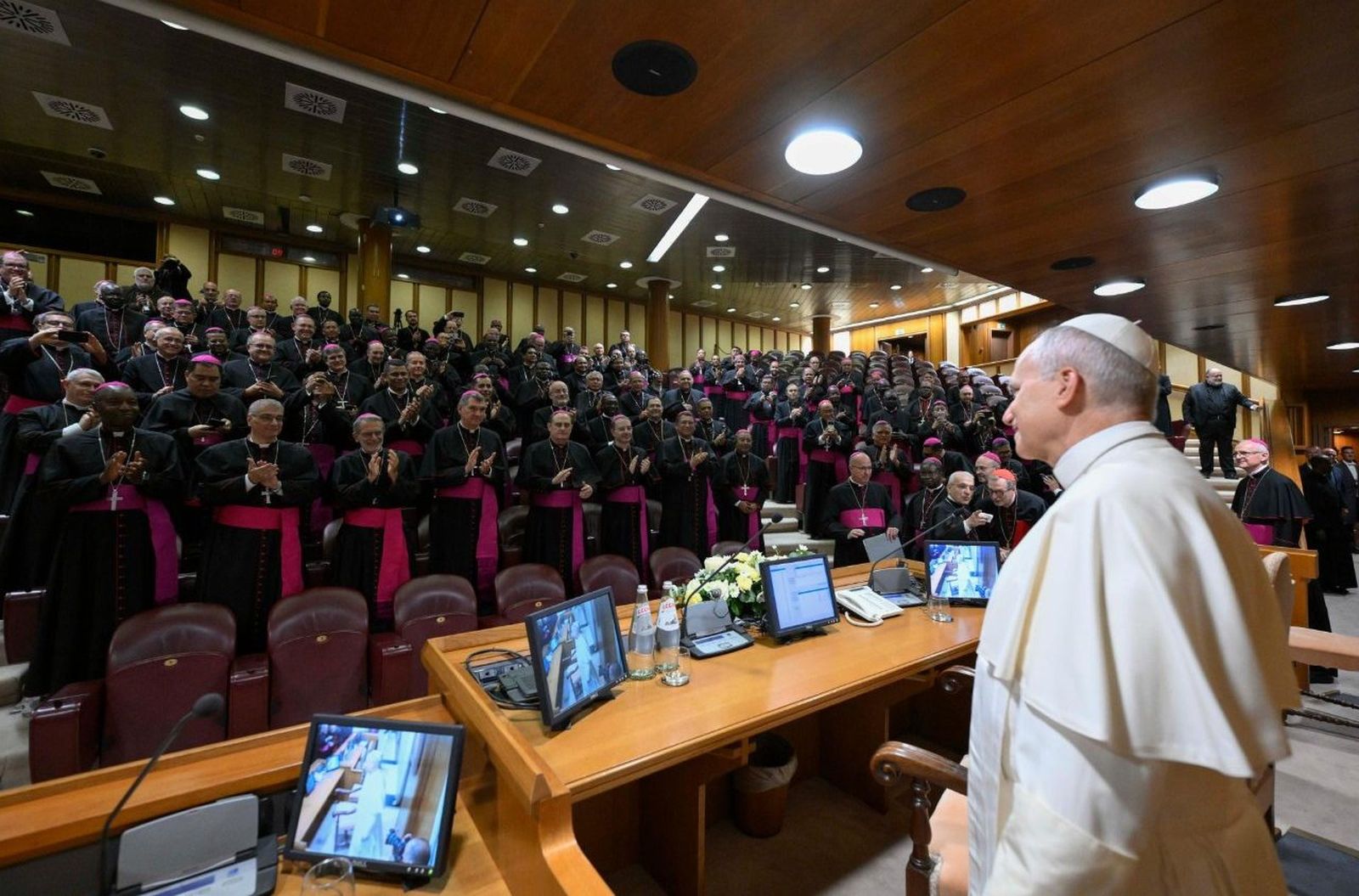 El Papa, con los nuevos obispos