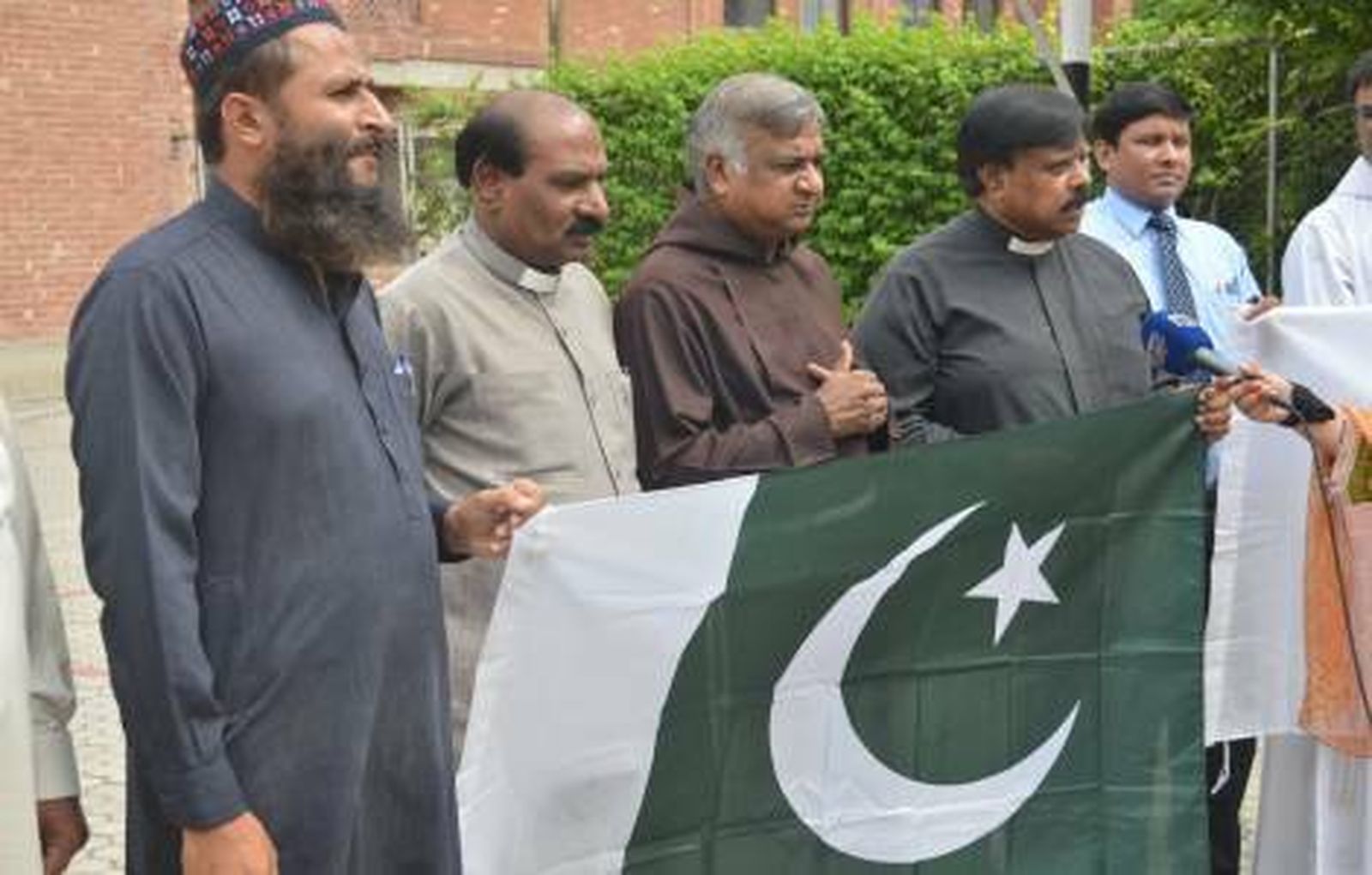 Oración por “los hermanos musulmanes de Cachemira”