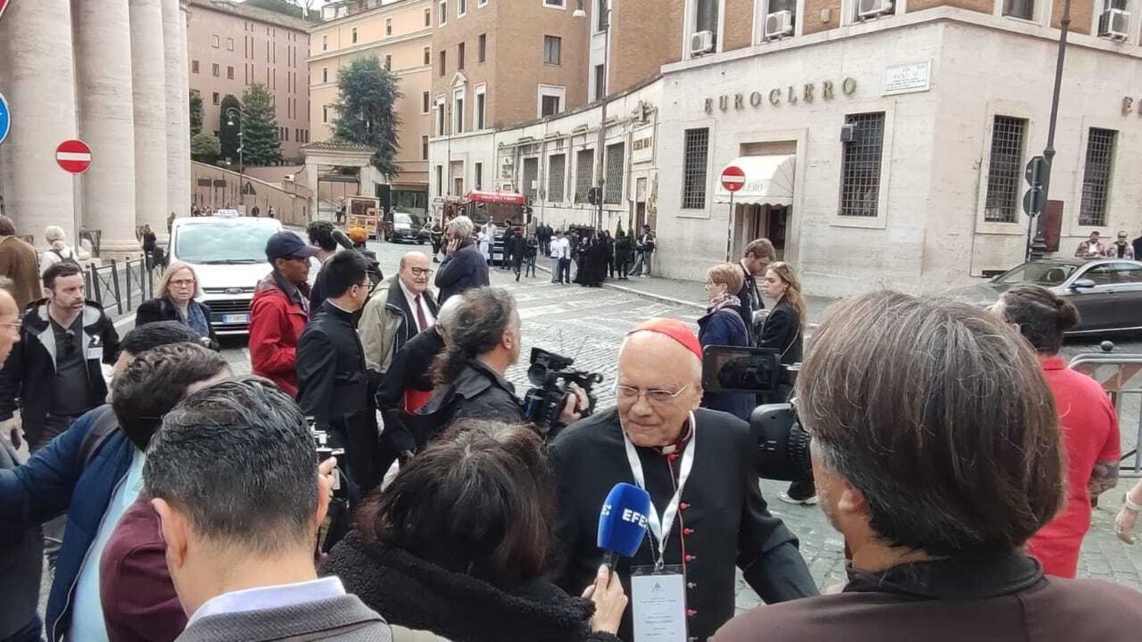 Cardenales entran en las congregaciones