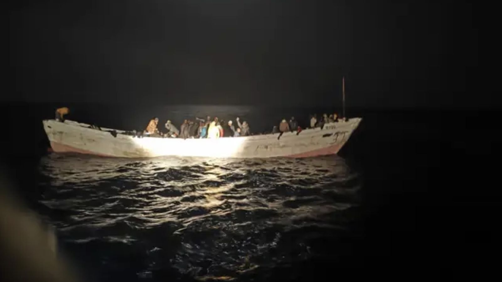 Patera rescatada por Salvamento Marítimo en aguas cercanas a Canarias