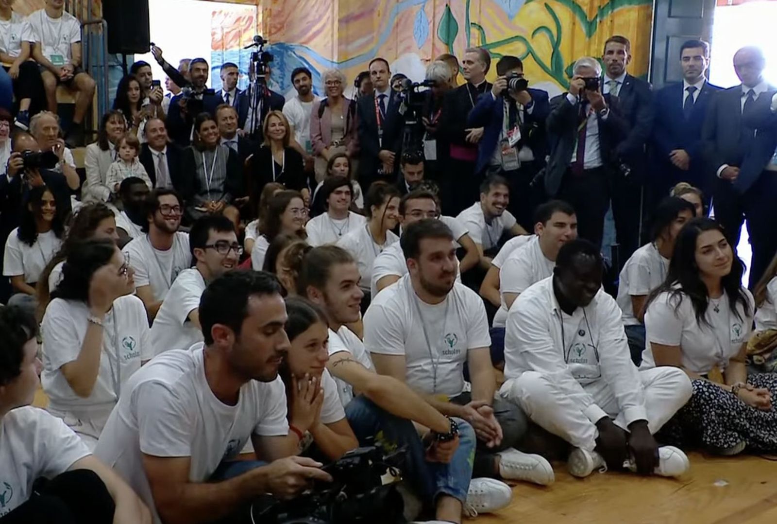 Los jóvenes de Scholas escuchan al Papa