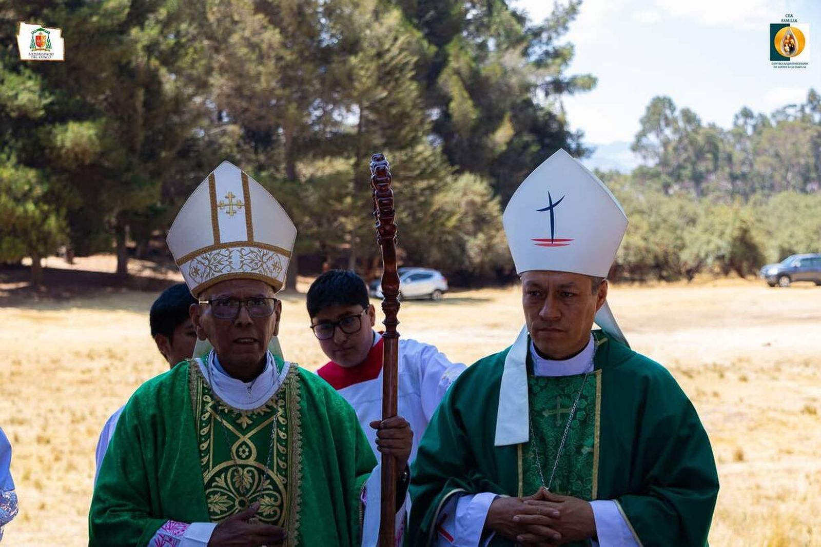 El arzobispo fallecido, Richarde Alarcón, junto a monseñor Lizardo Estrada (dcha.)