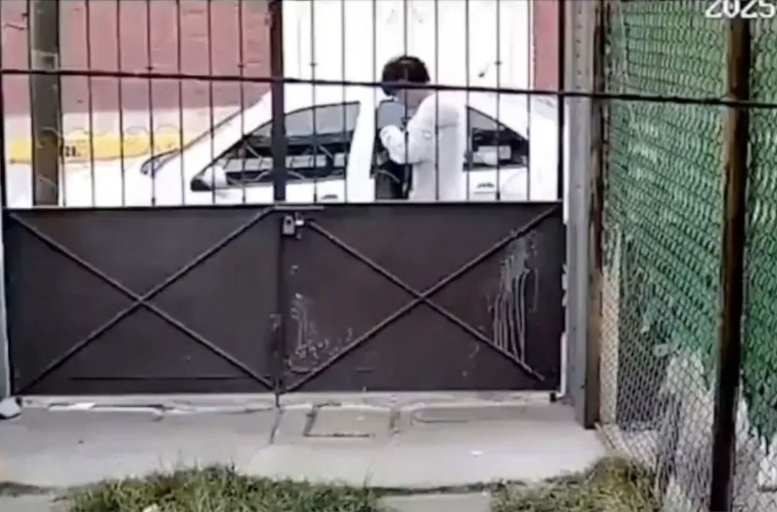 Momento del abandono del bebé captado por unas cámaras