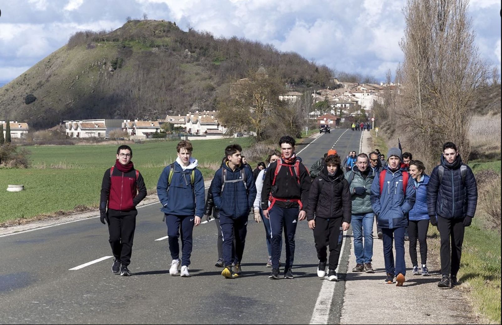 Un grupo de jóvenes, en ruta hacia Javier