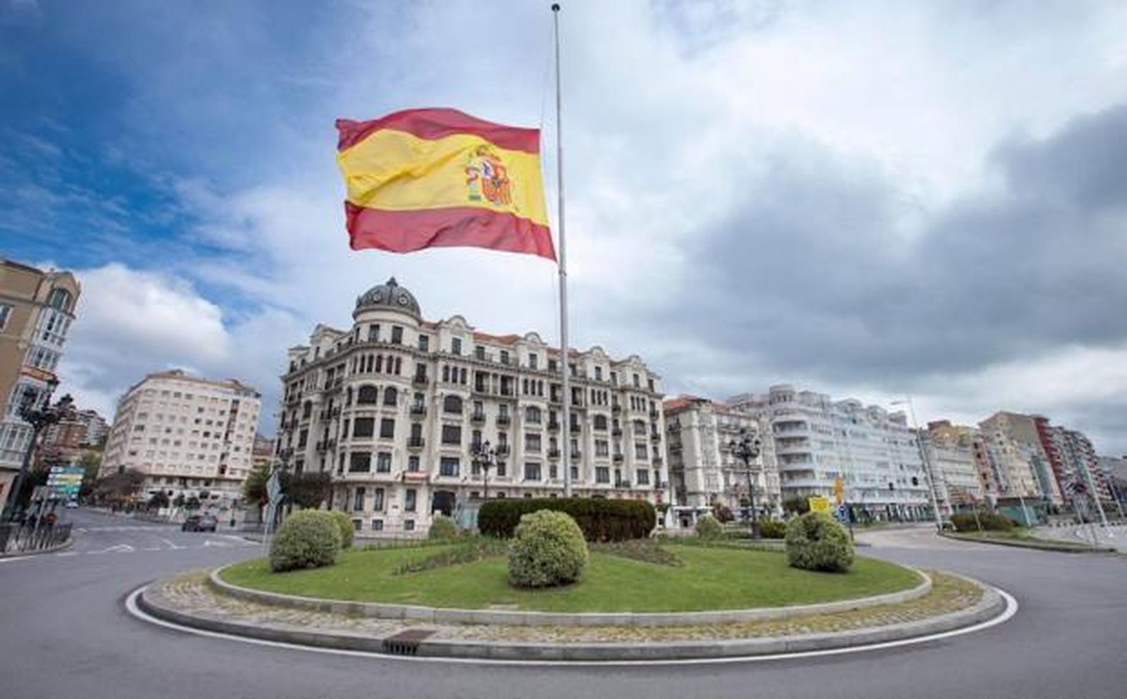 Pedro Sánchez anuncia un "homenaje público" a las víctimas del coronavirus