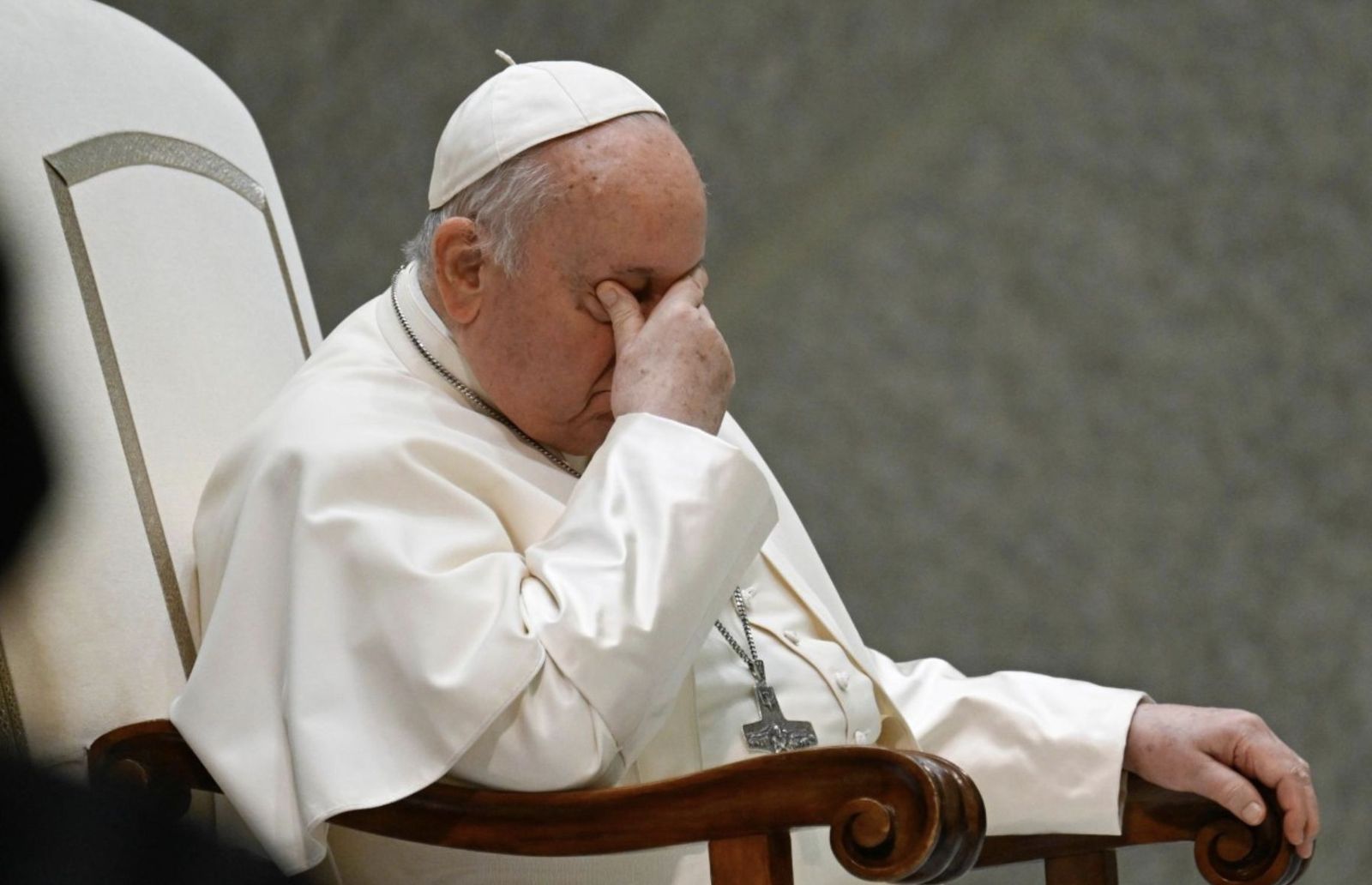 El papa, cansado