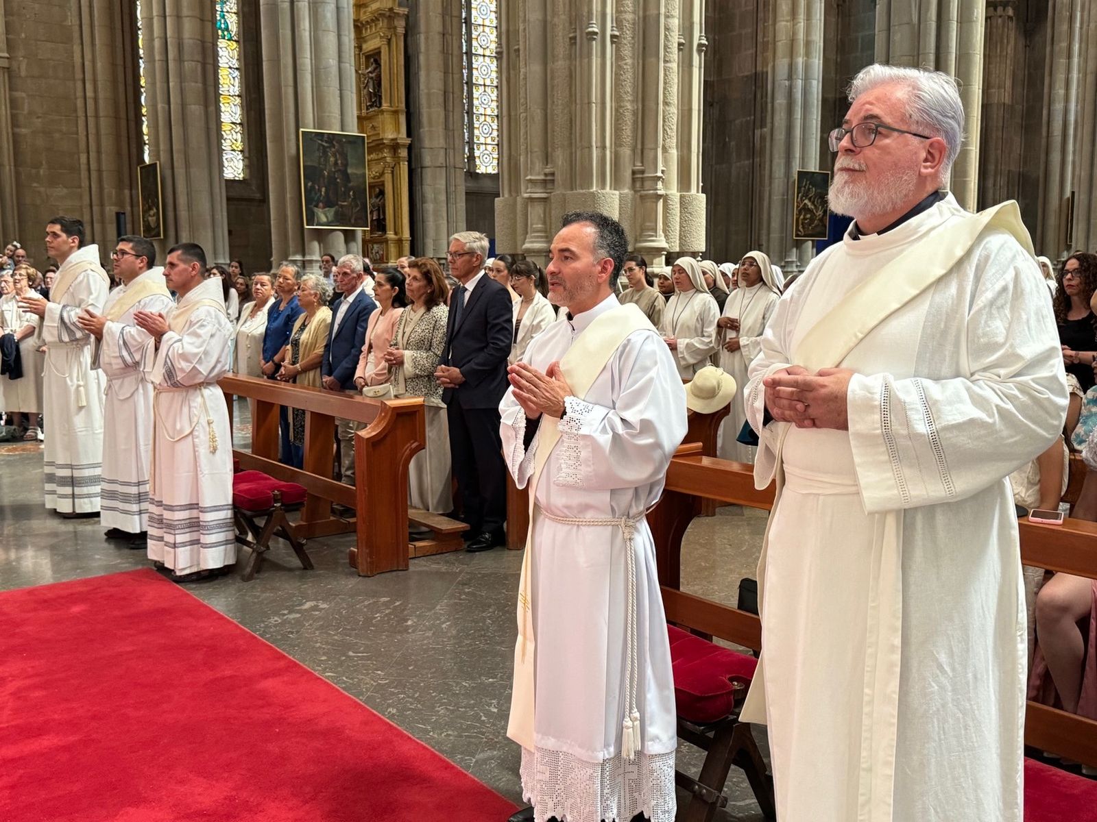 Con 5  ordenaciones sacerdotales Vitoria baja la media de edad del clero en la diócesis