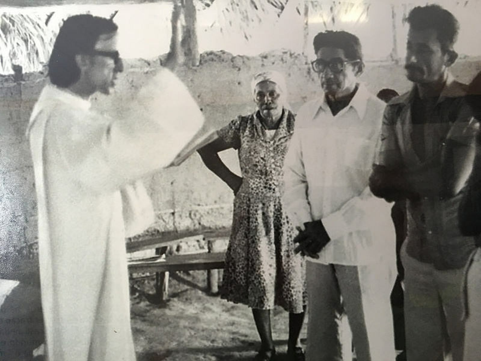 Casaldáliga bendiciendo