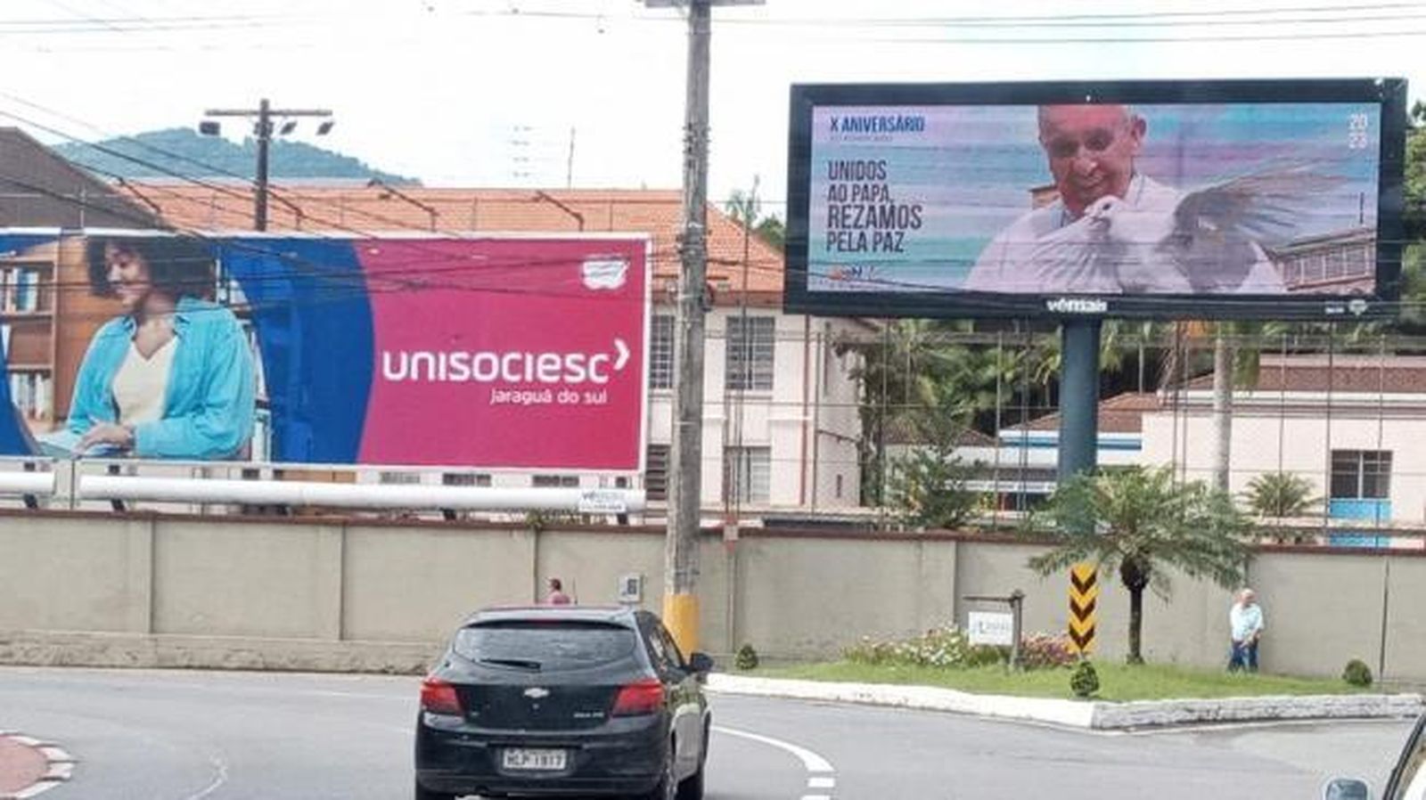 Vallas publicitarias de la Campaña 'Unidos por el Papa' en las calles de América Latina
