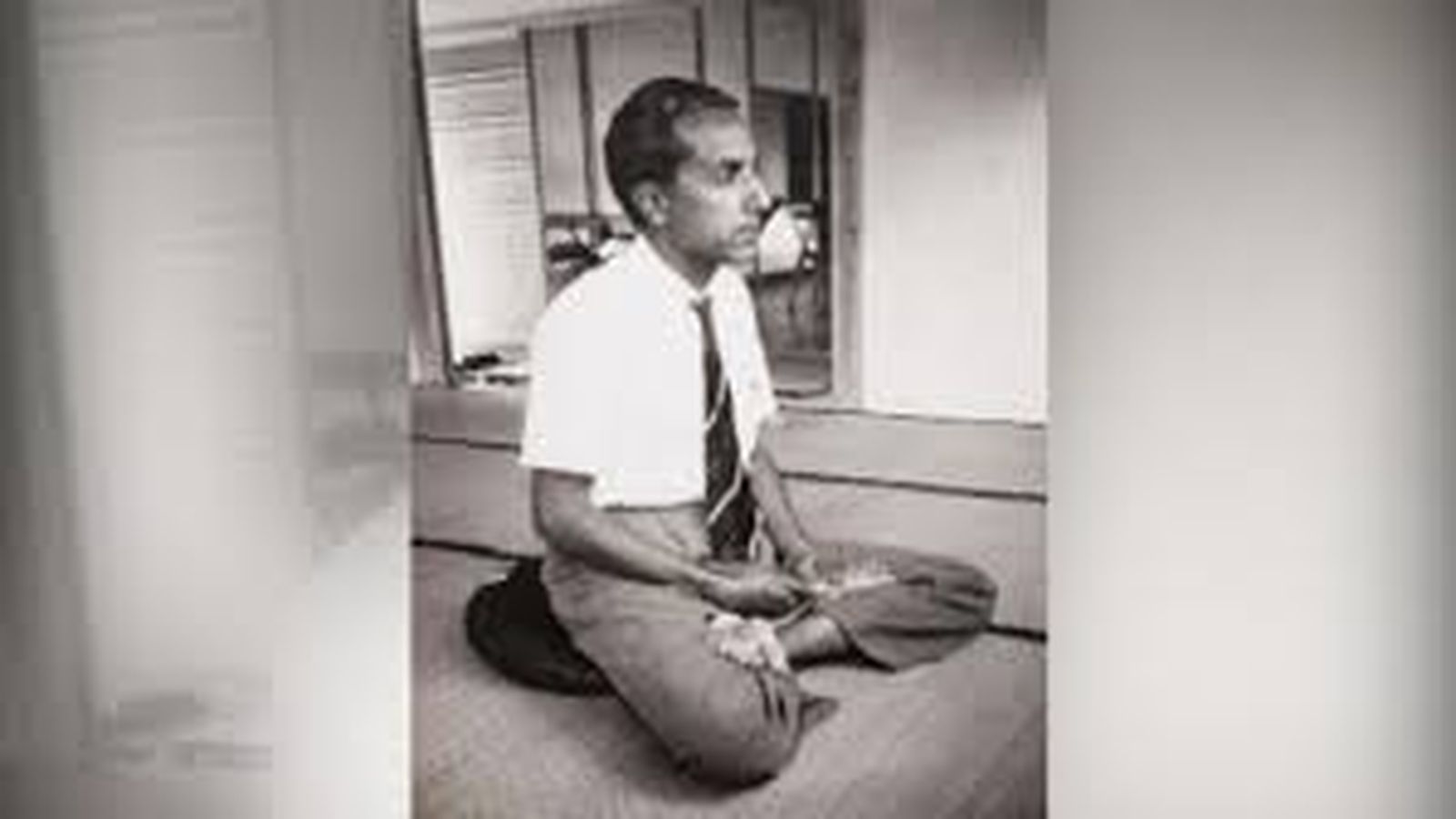 Panikkar practicando Zen en Shinmeikutsu