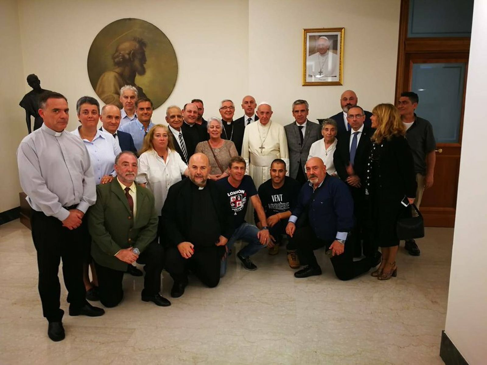 El Papa, con el grupo de El Dueso