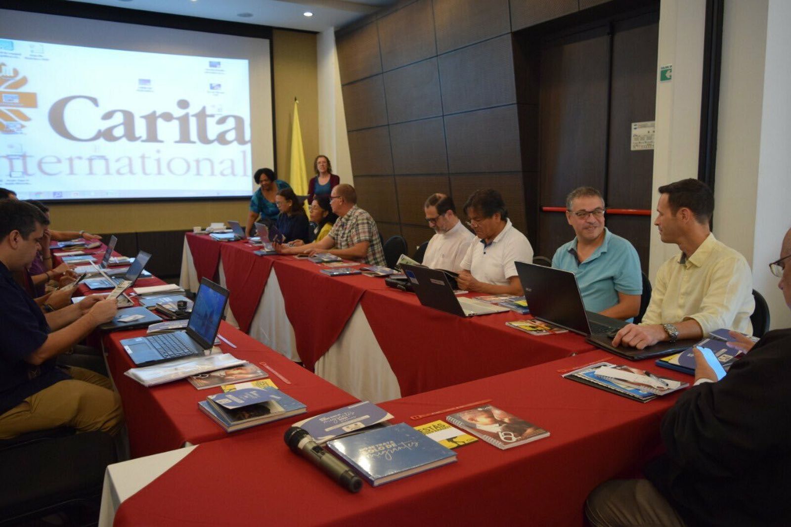 Reunión solidaria de Cáritas internacional y la Iglesia en la frontera