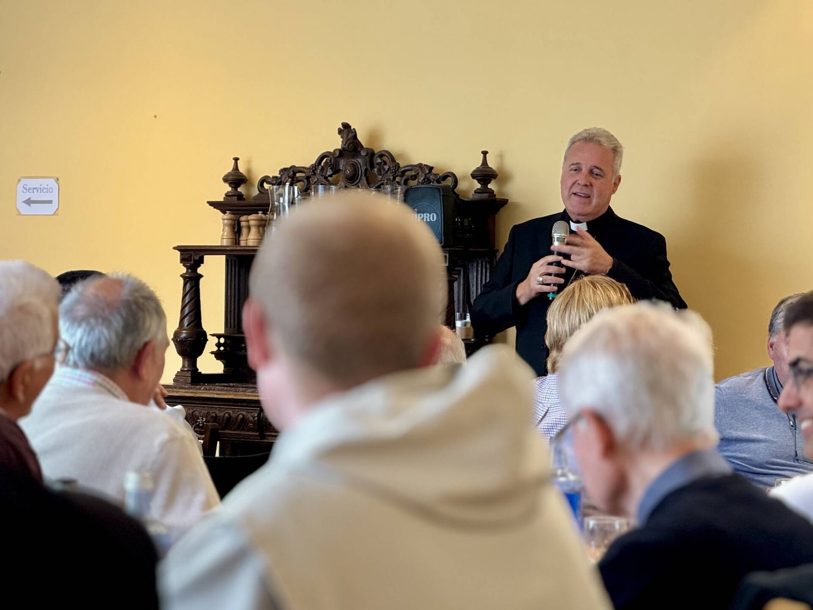 Arzobispo Iceta. Universidad de curas