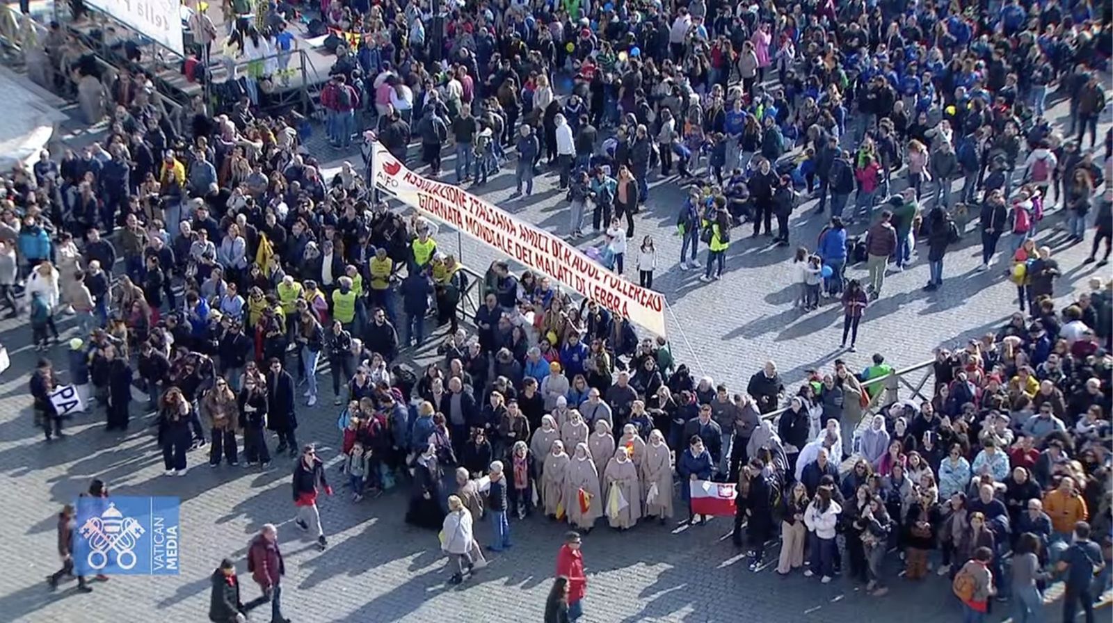 Fieles en la plaza de San Pedro para escuchar la catequesis y rezo del ángelus