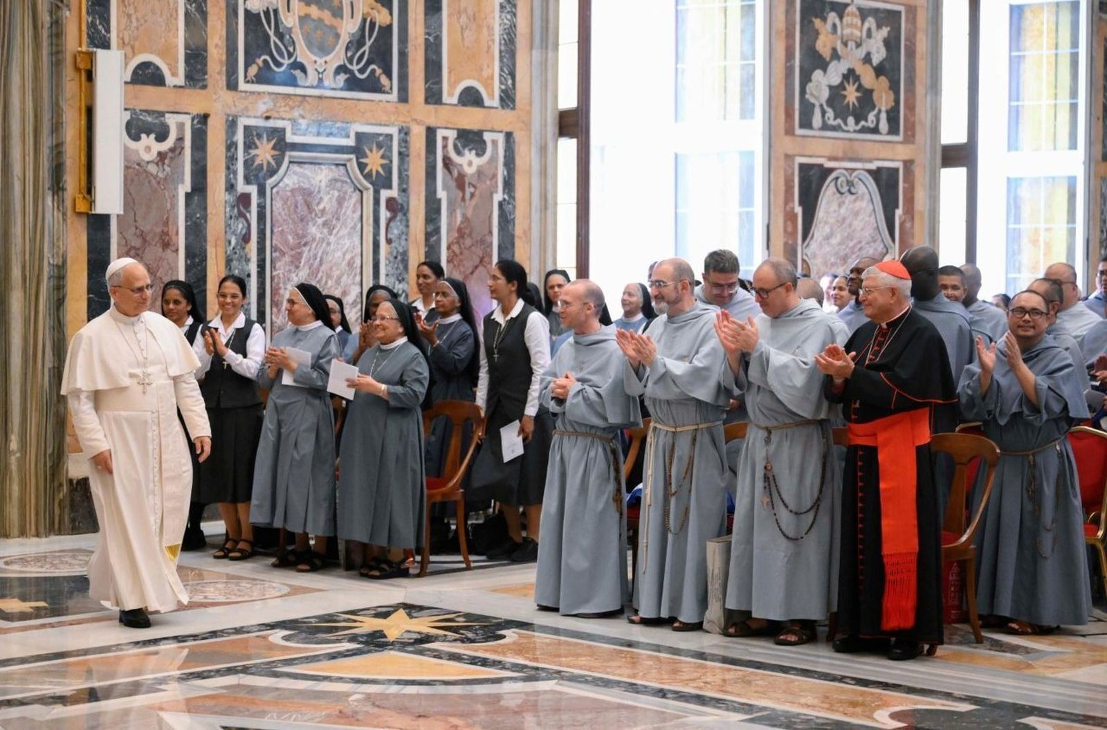 León XIV, en su entrada para la audiencia