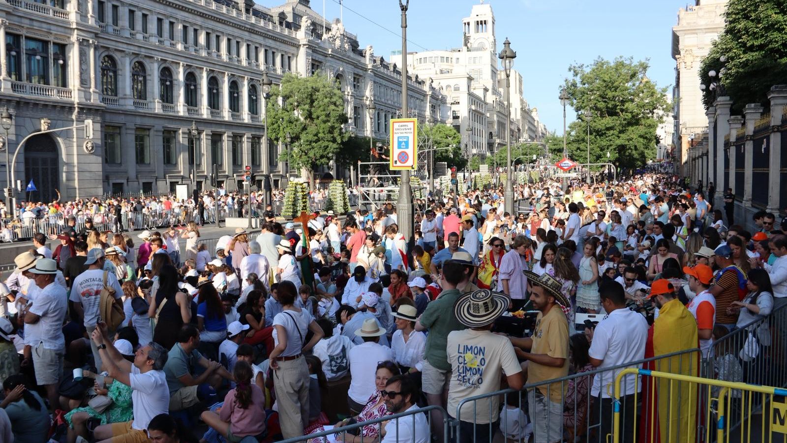 Fieles se agolpan ya en Alcalá