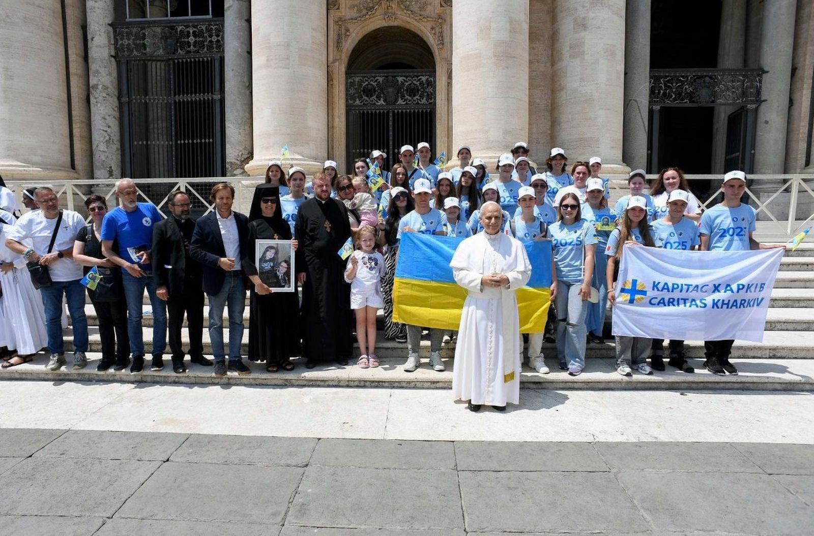 El grupo de adolescentes de Járkov junto al Papa