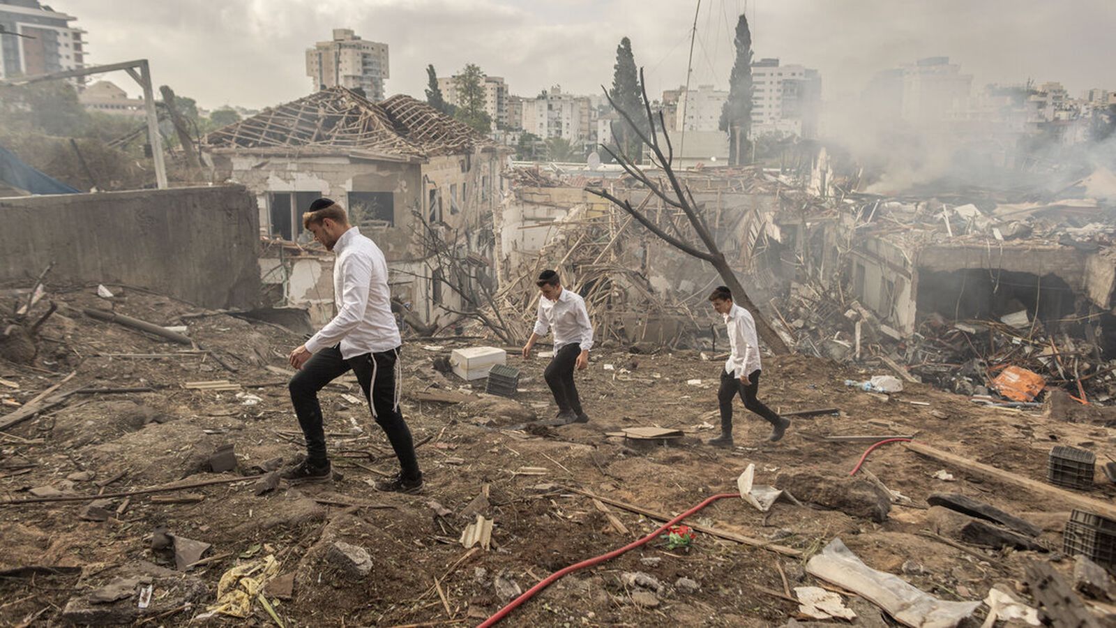 Búsqueda de sobrevivientes en Irán