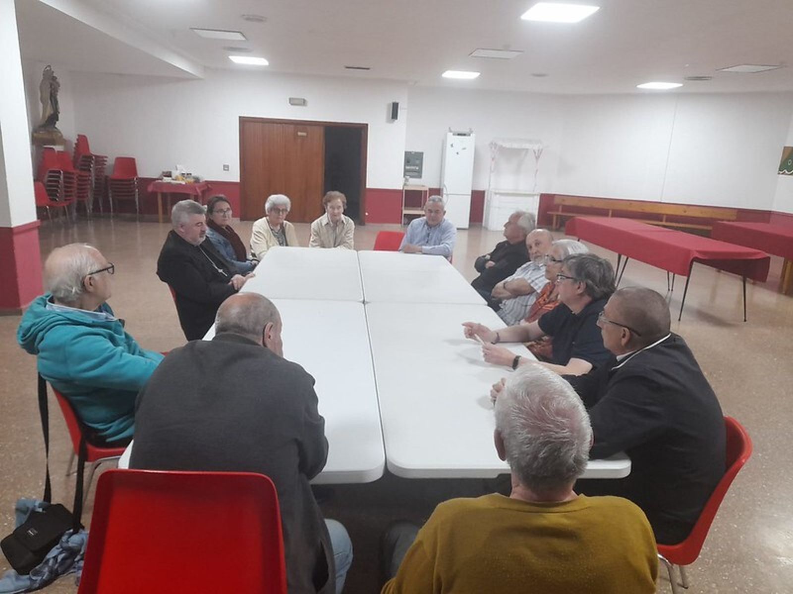 Carlos Escribano, en un encuentro con una asociación de vecinos