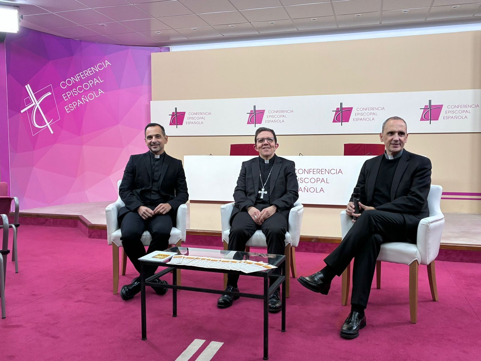 Vázquez, Valdivia y Vera, en la sede de Añastro