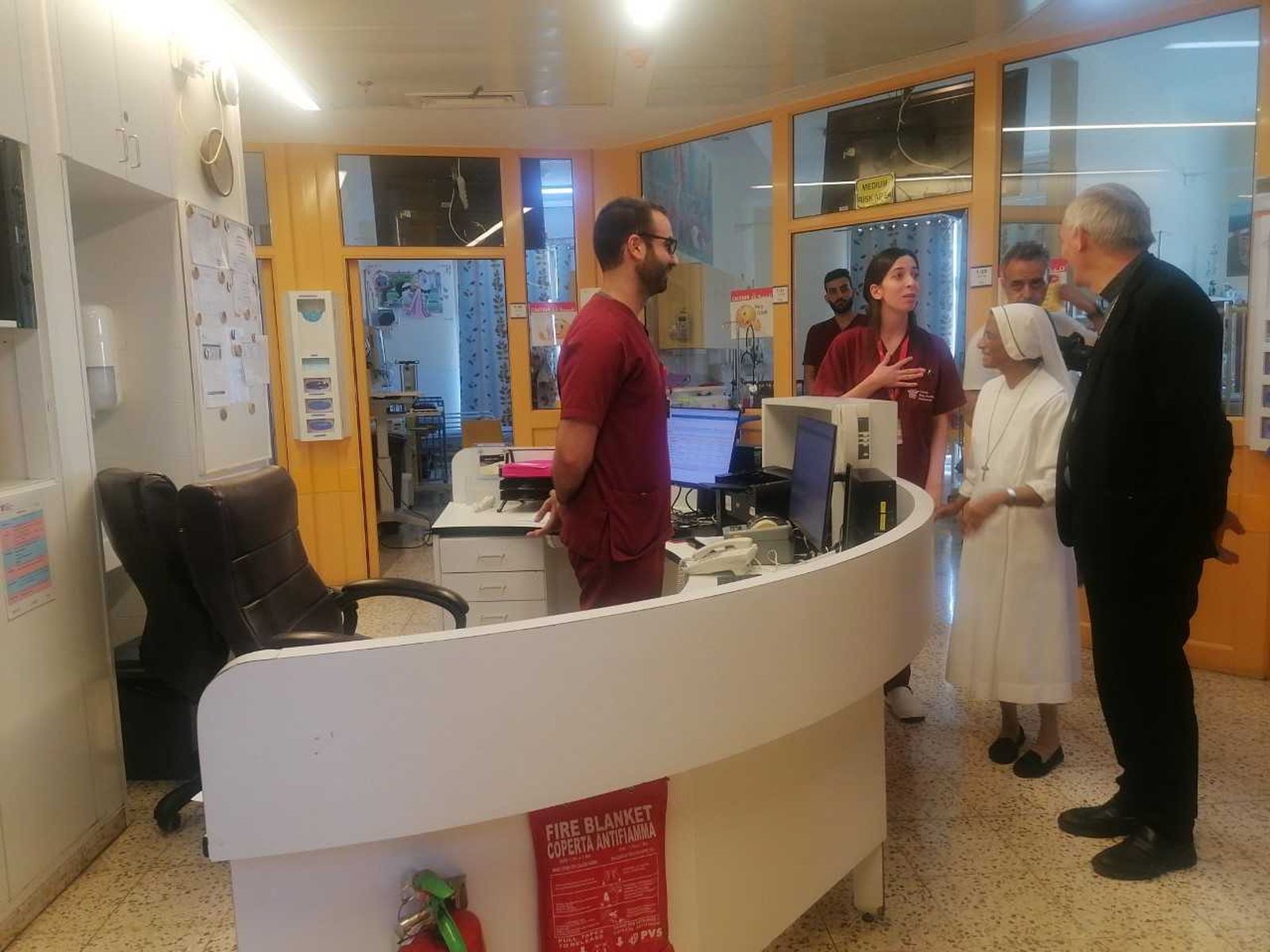 Zuppi, en su visita al Charitas Baby Hospital de Belén