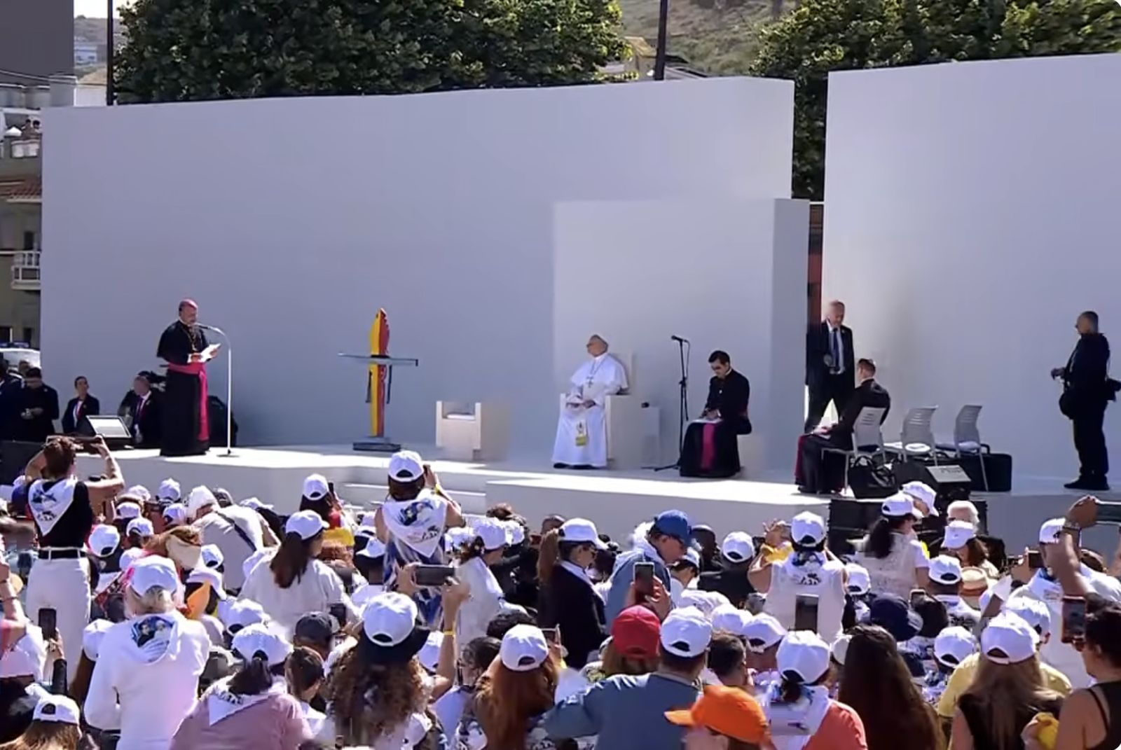 Saludo del obispo de Tenerife Eloy Santiago al Papa