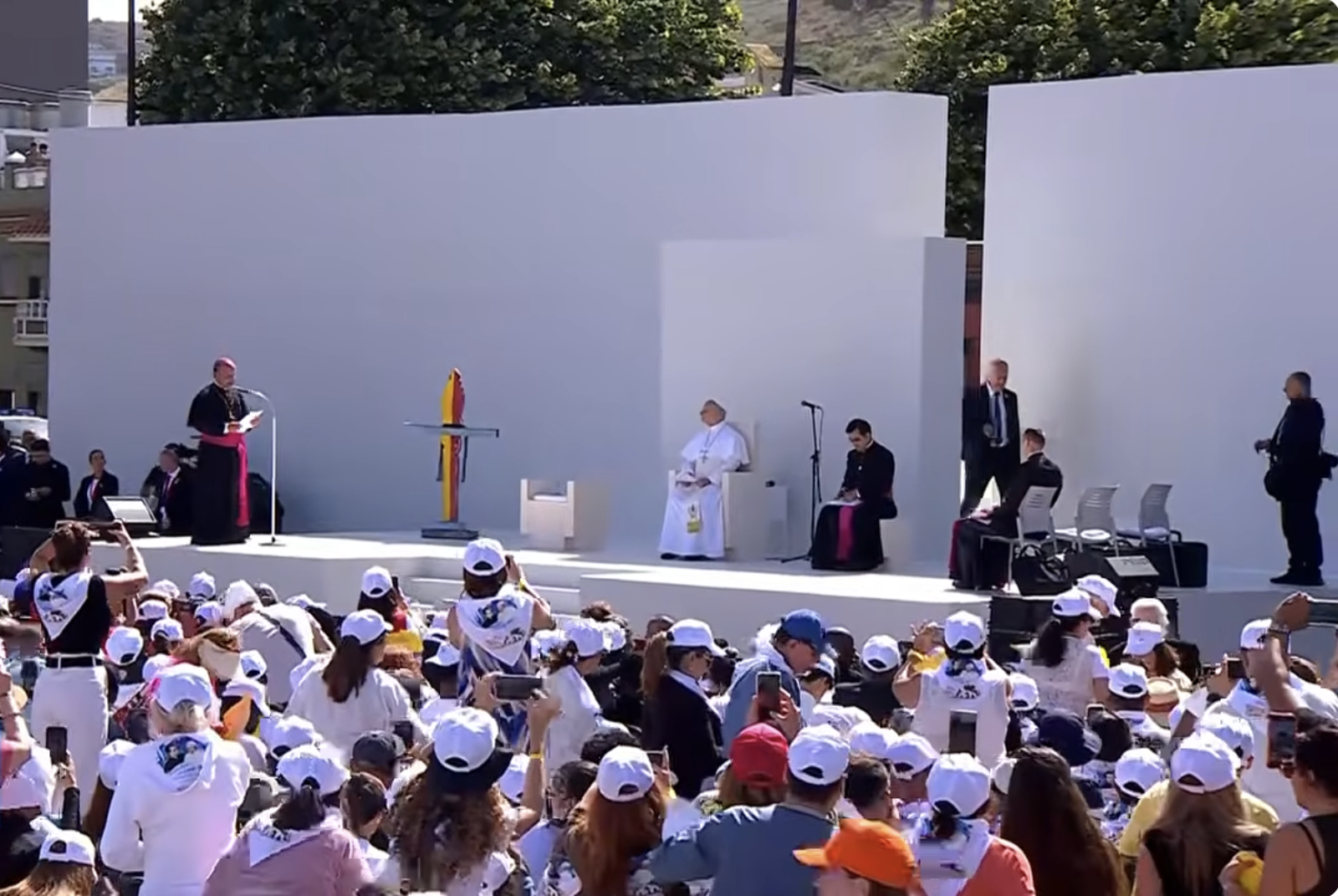 Saludo del obispo de Tenerife Eloy Santiago al Papa