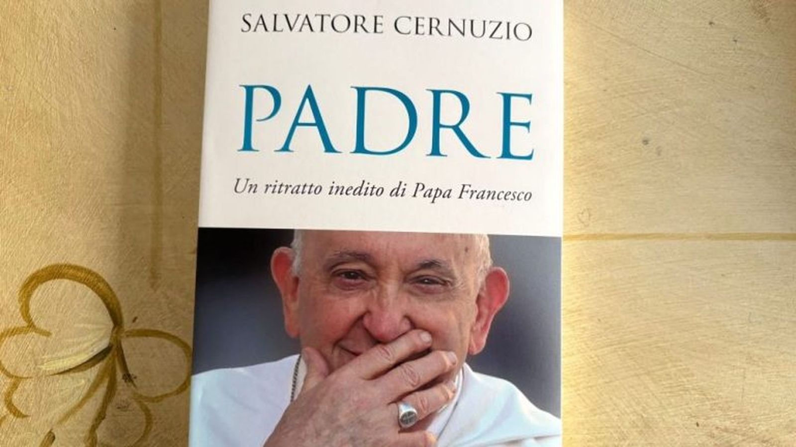 'Padre. Un ritratto inedito di papa Francesco', del periodista Salvatore Cernuzio.