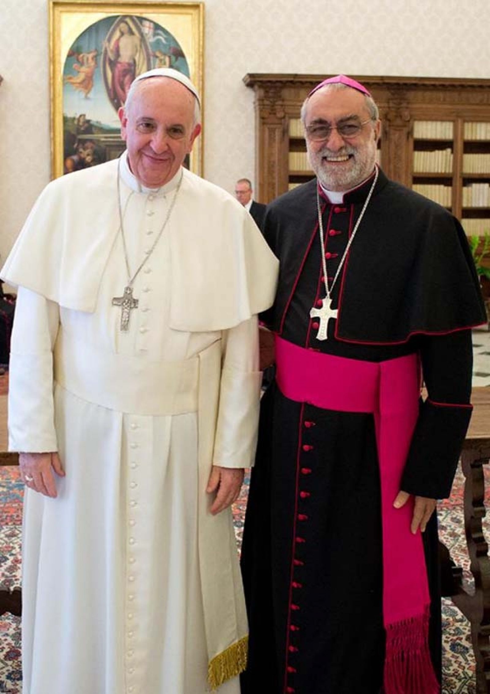 Mon. Rosario Vella, SDB, recientemente nombrado obispo de Moramanga junto a Francisco durante la reciente visita del pontífice