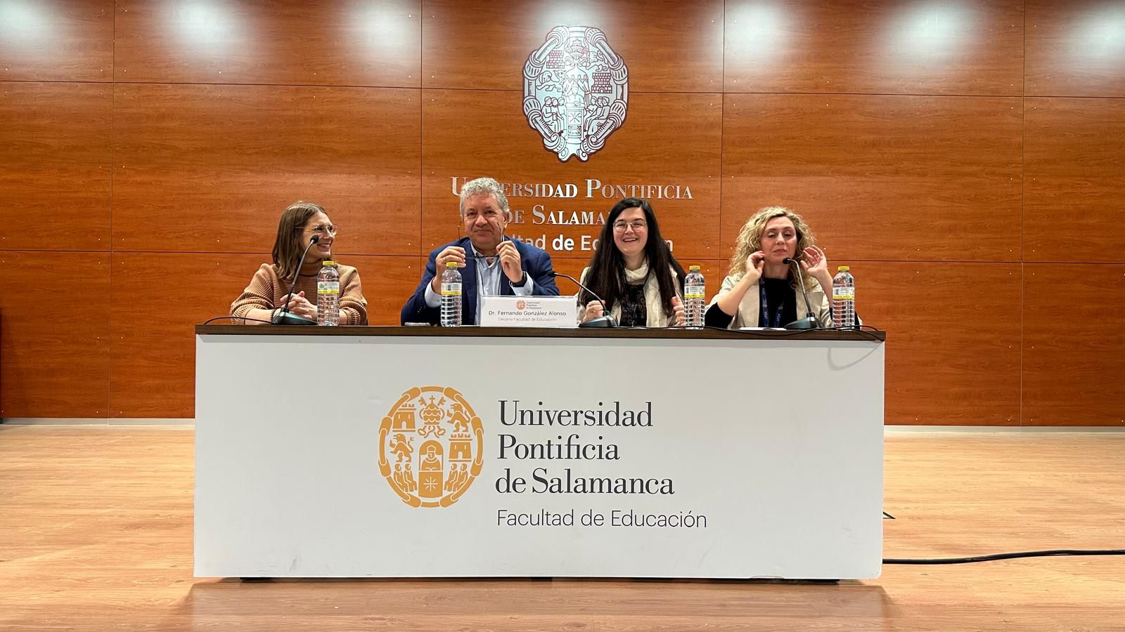 Inauguración de las sesiones por el decano de la Facultad