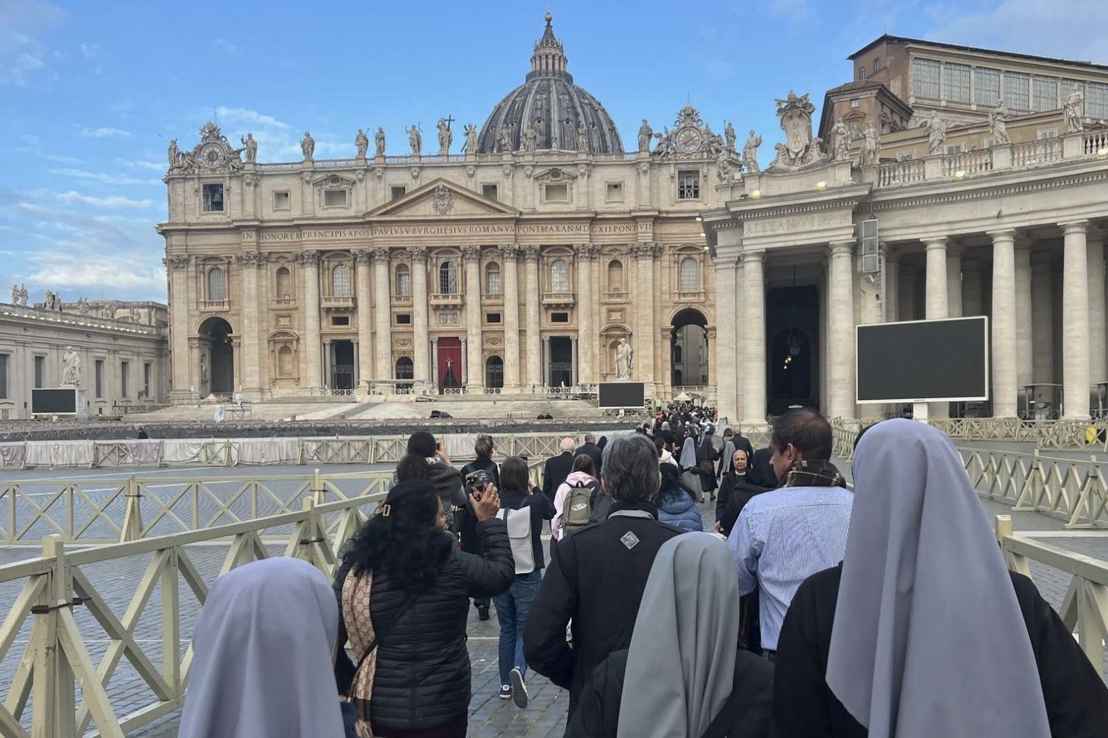 Colas para despedir a Francisco