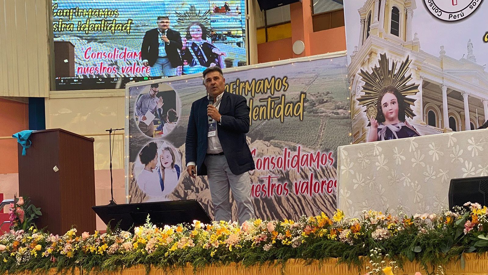 La charla de Castellano giró sobre la importancia de aplicar el cuidado en la educación