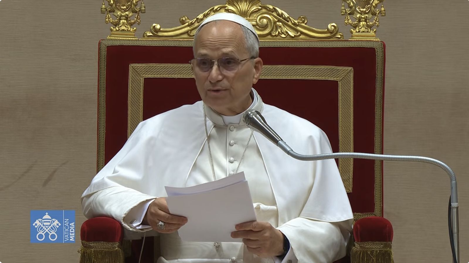 El Papa lee el dicurso a la Curia