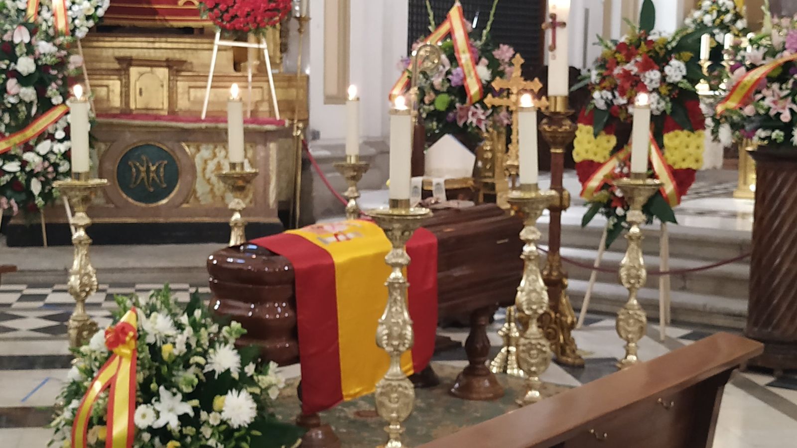 El féretro de Juan del Río, ya en la catedral castrense