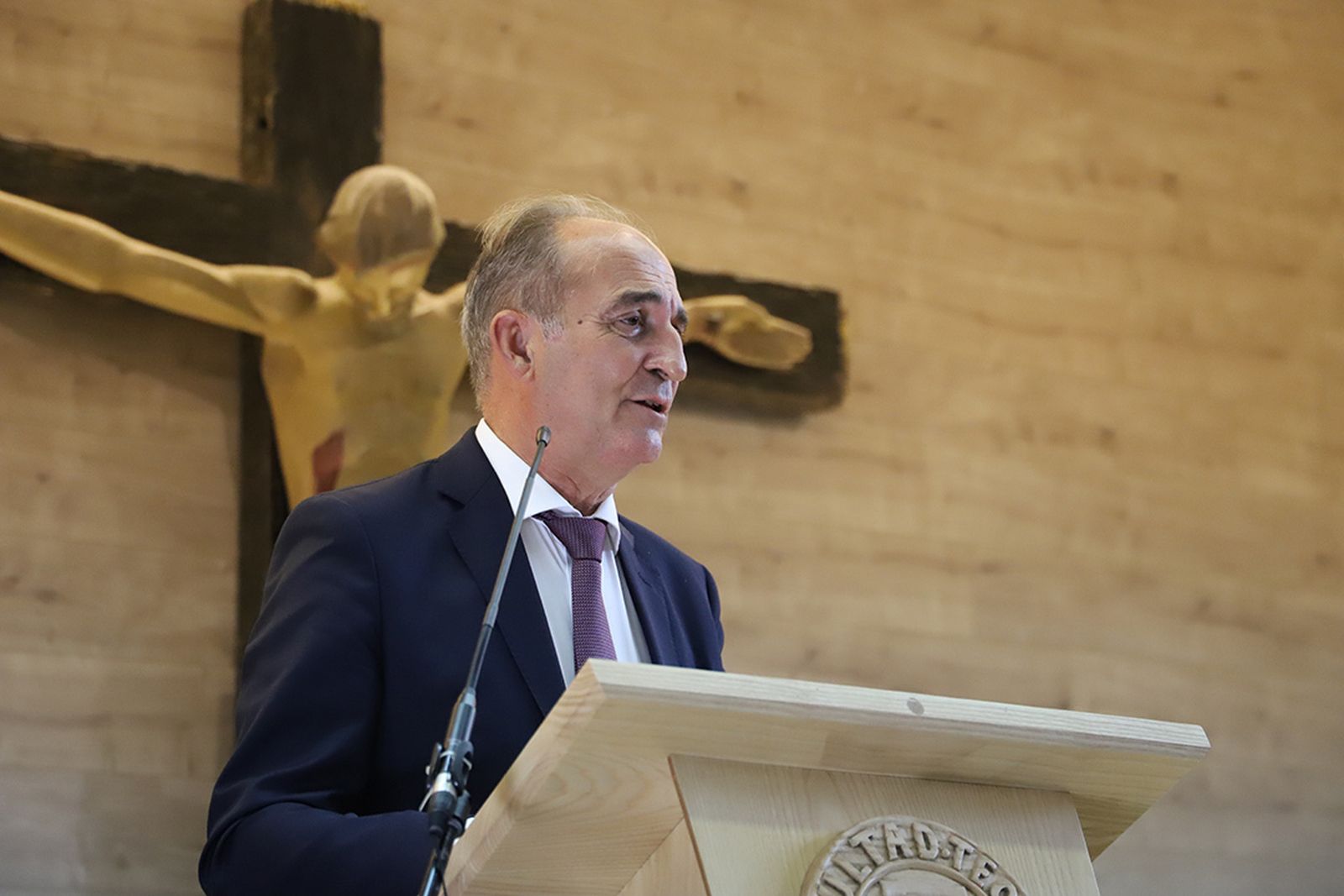 Gabriel Pérez, rector de la Universidad Loyola