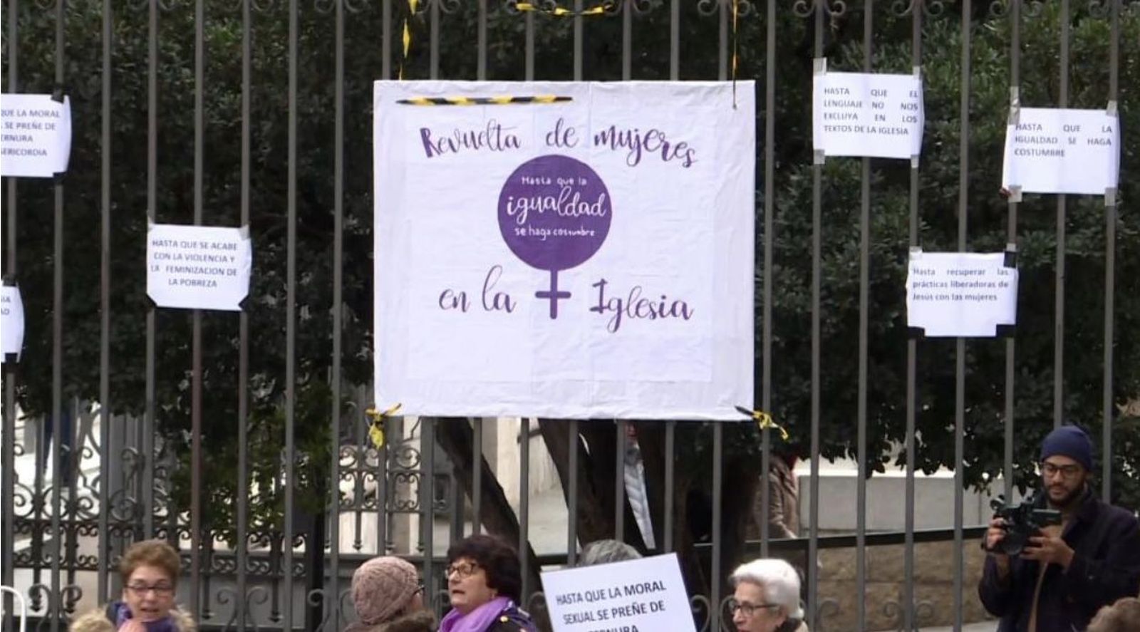 Mujer en la Iglesia
