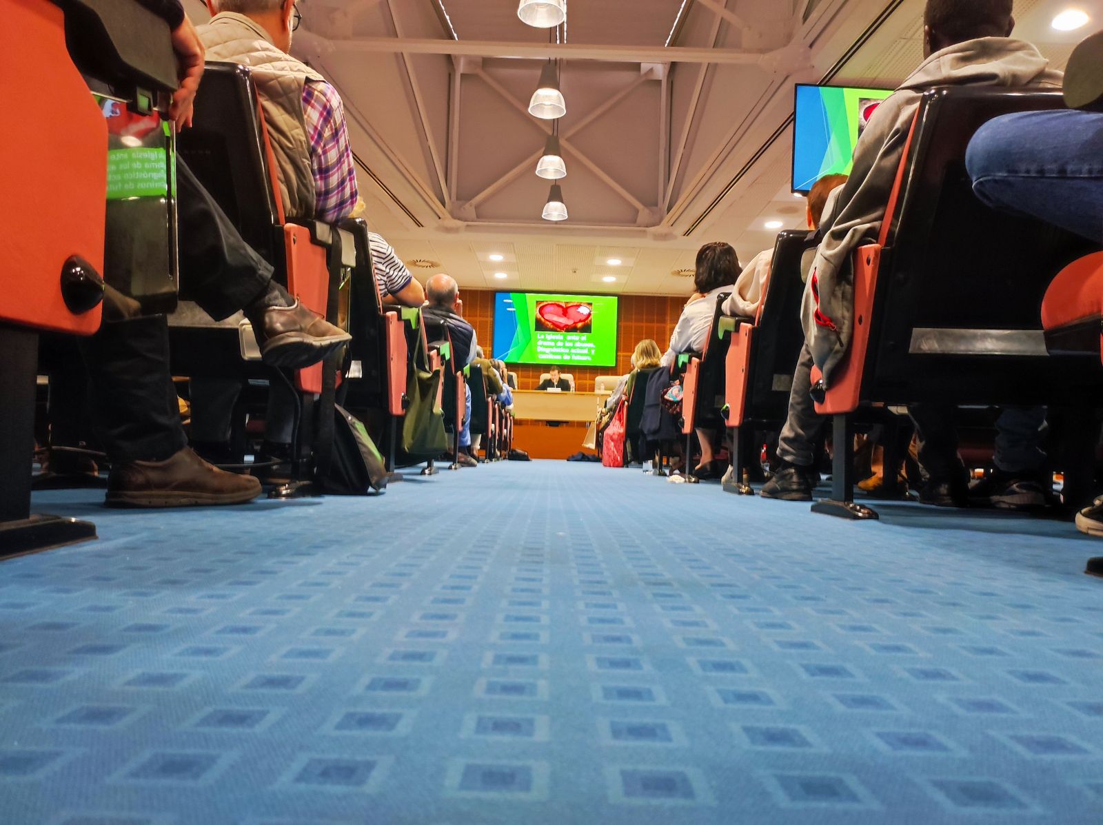 Sala de conferencias en Comillas