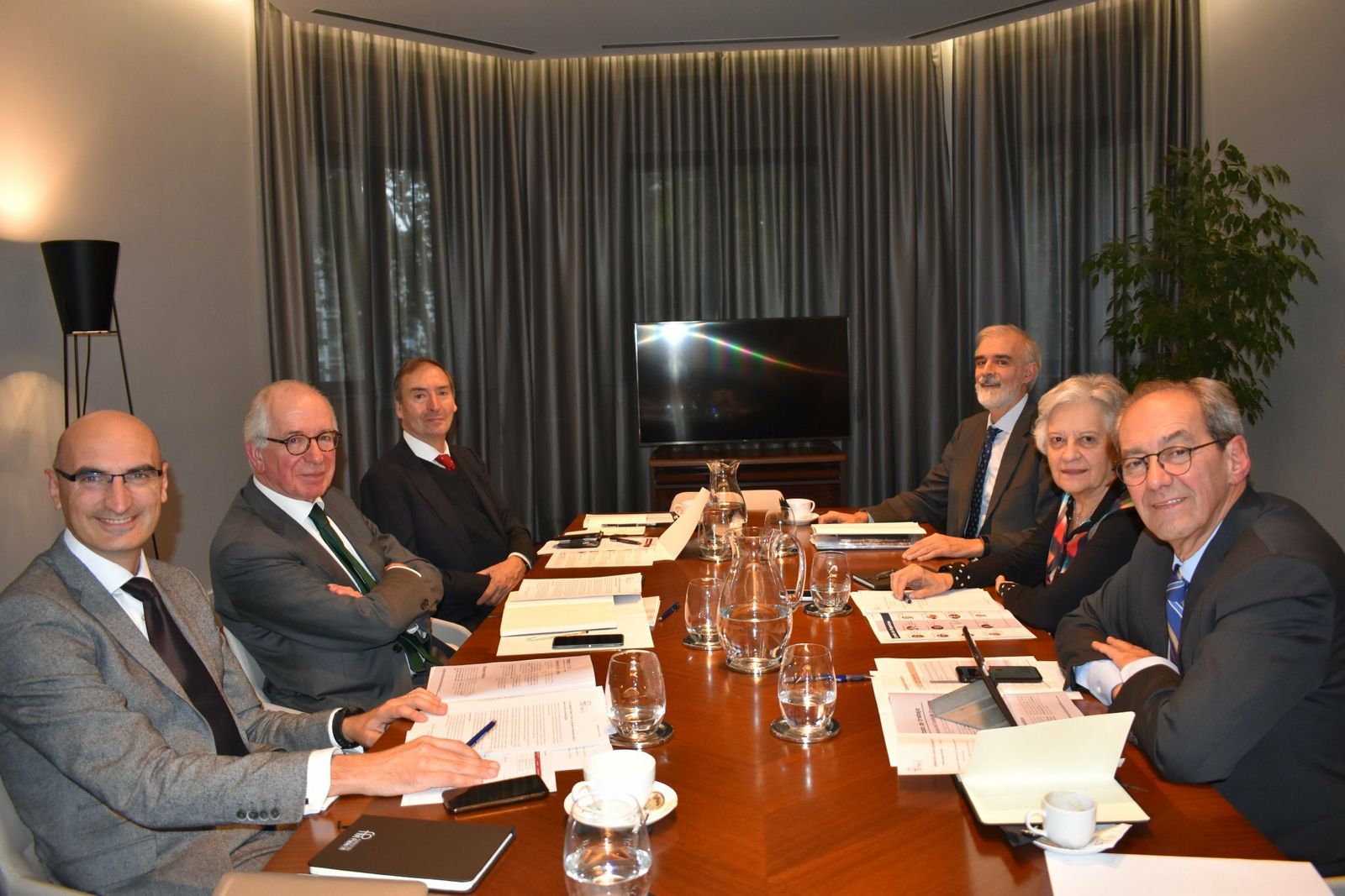 Comité de expertos para abordar el tema: Huella digital, ¿servicio o servidumbre?