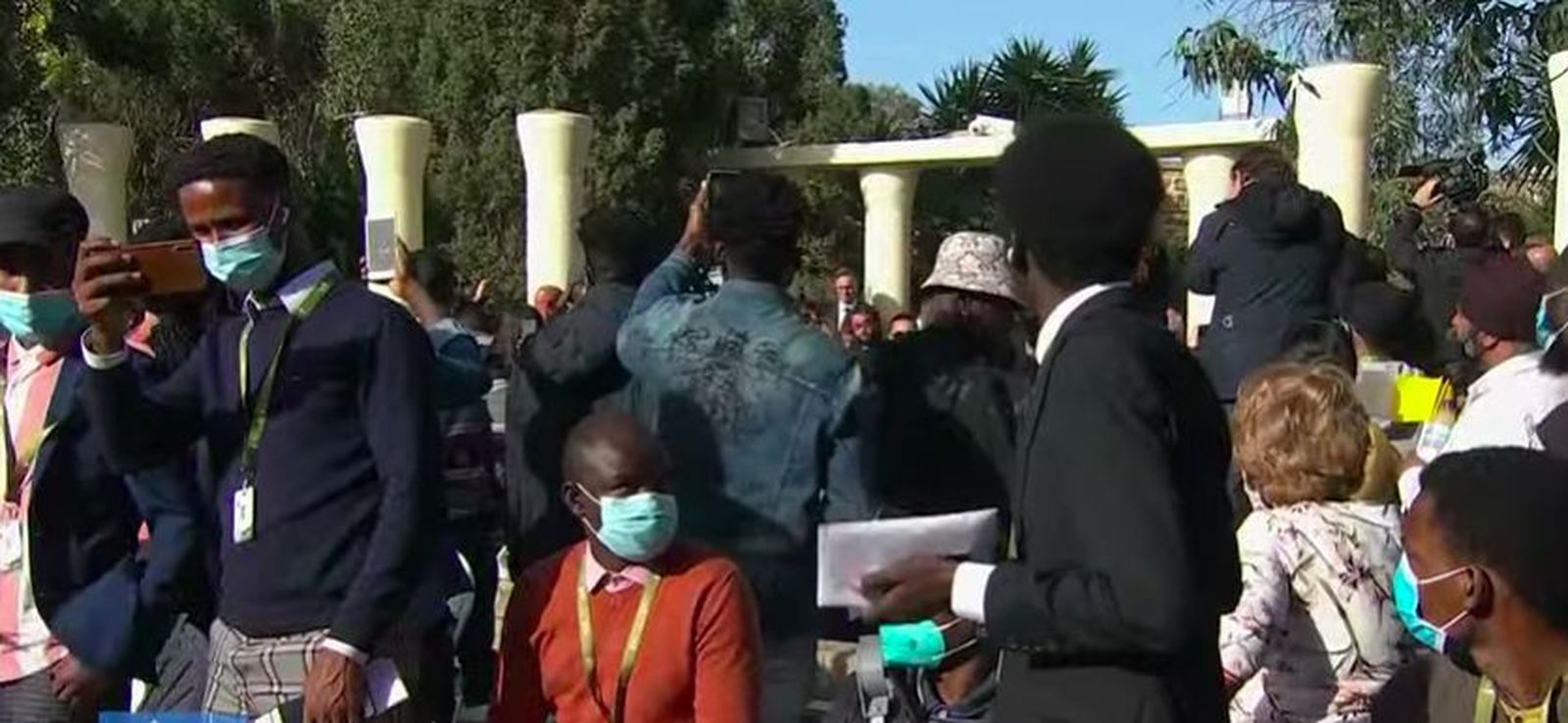 Migrantes esperando al Papa