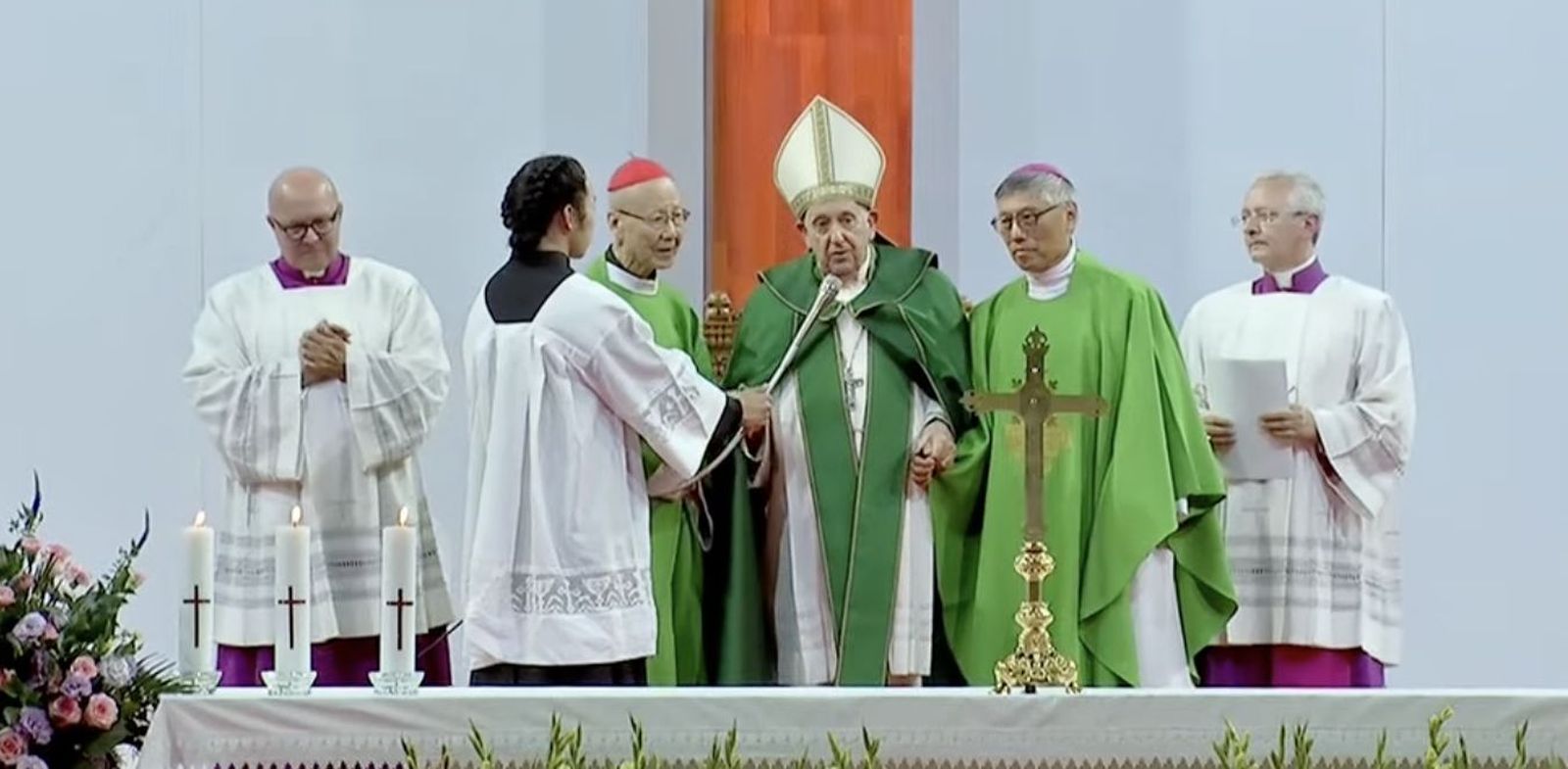 Francisco, con los obispos emérito y titular de Hong-Kong