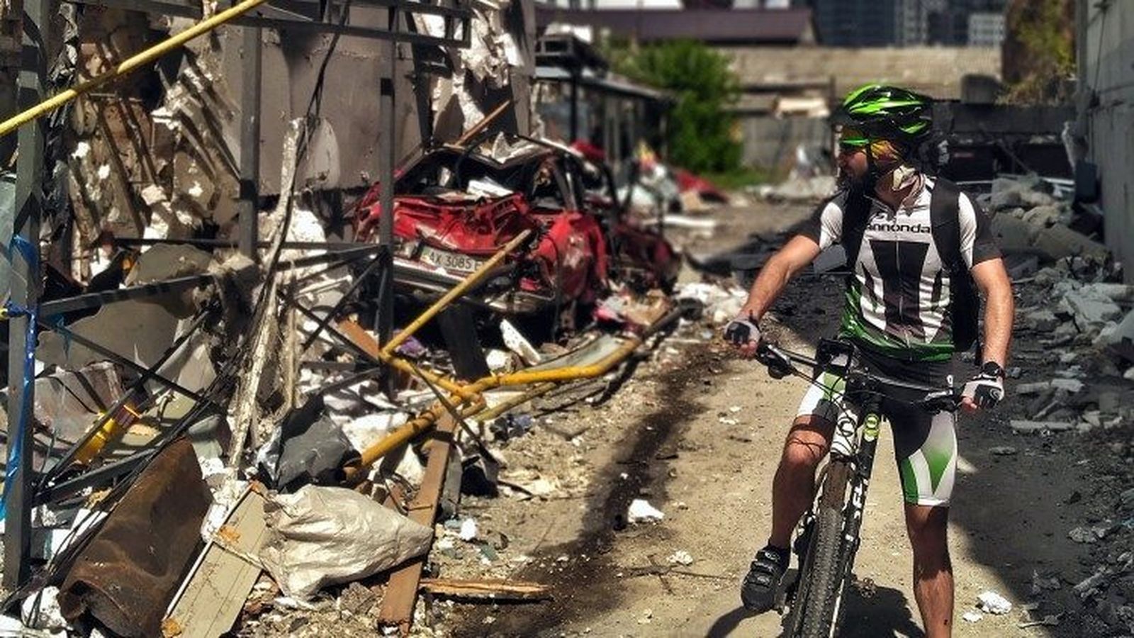 Oleksandr por las calles de Kharkiv