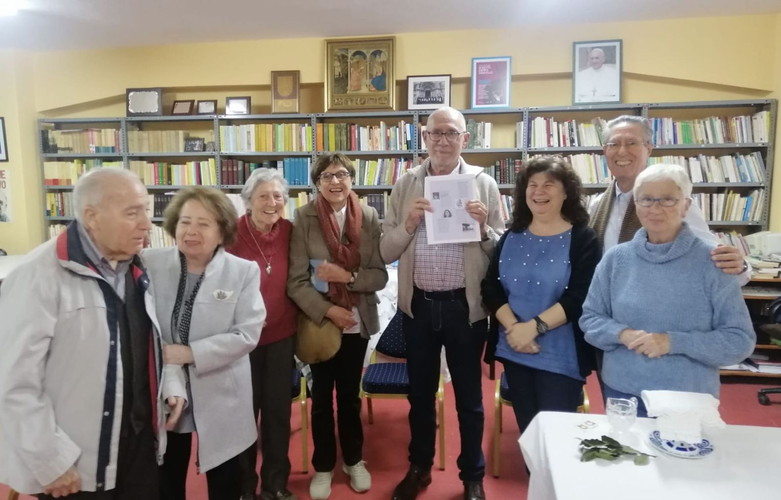 Cristina con parte de su comunidad