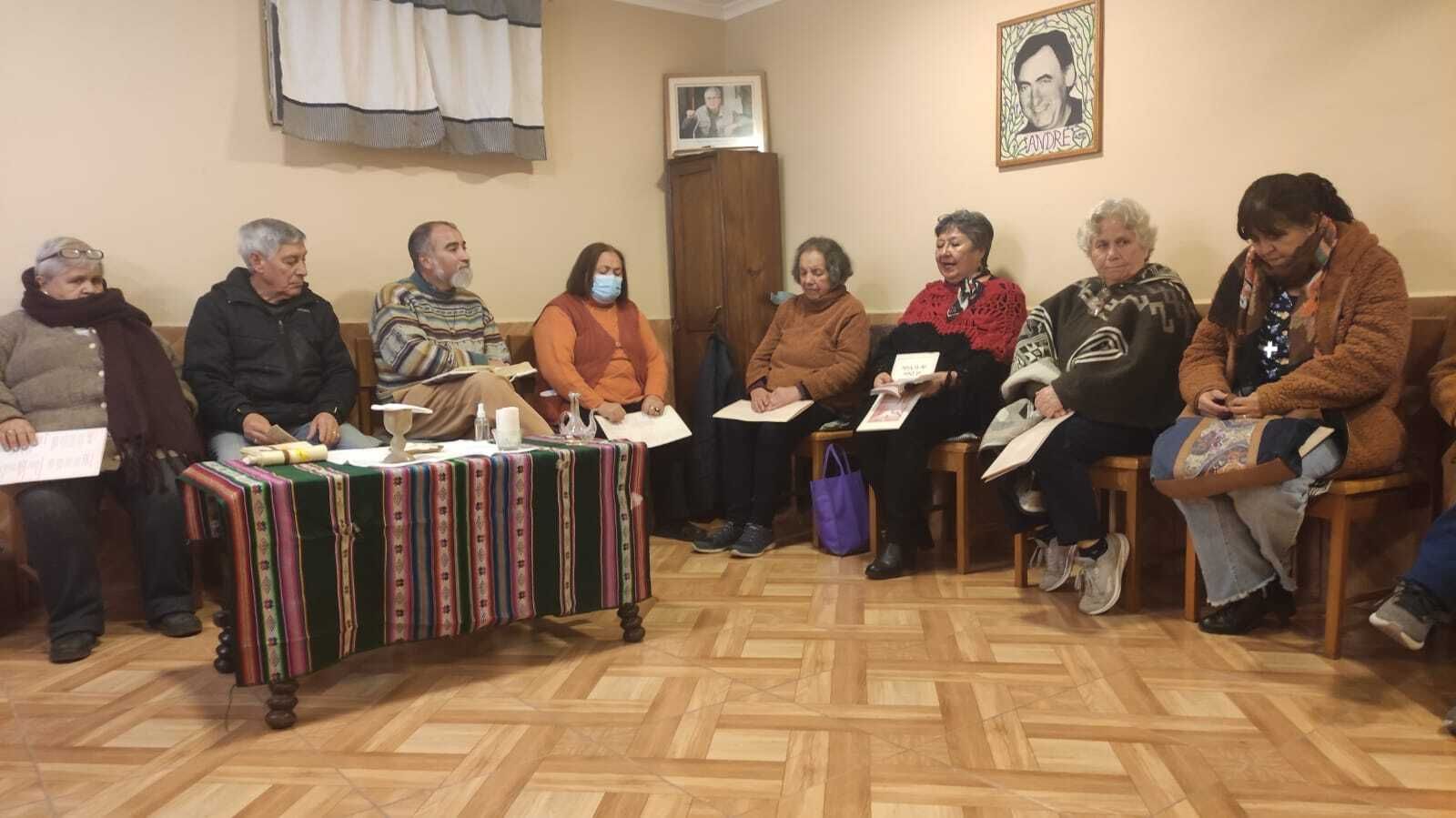 Comunidad Cristiana de La Victoria en oración