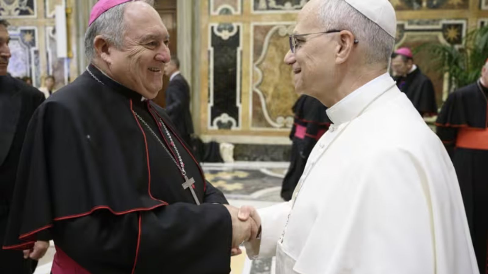 El obispo de Canarias, José Mazuelos, y León XIV