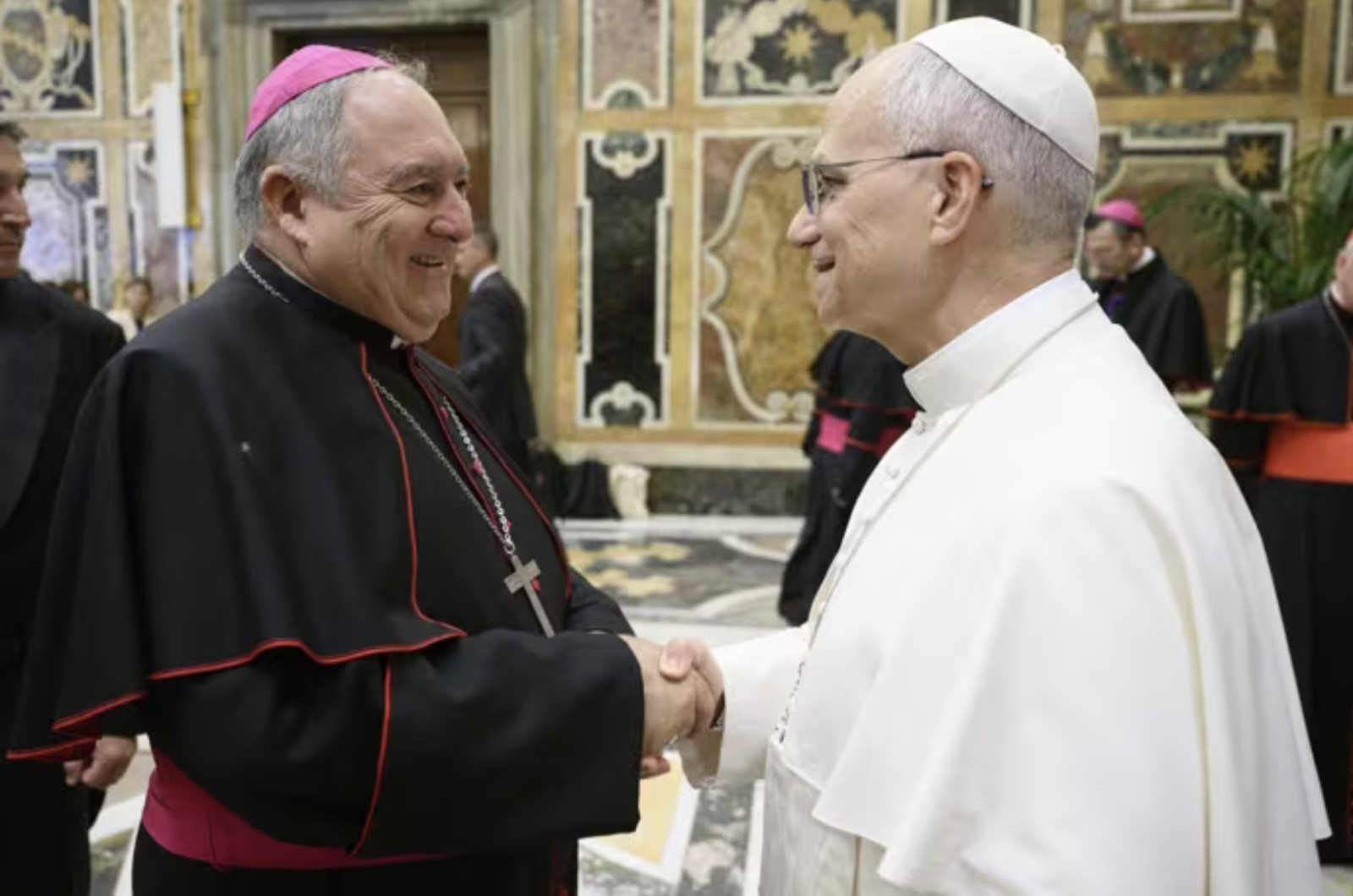 El obispo de Canarias, José Mazuelos, y León XIV