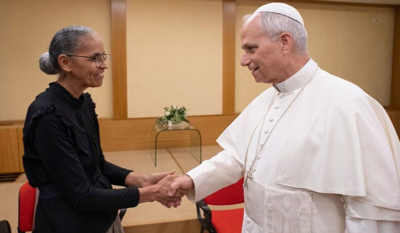 León y la Ministra del Ambiente de Brazil