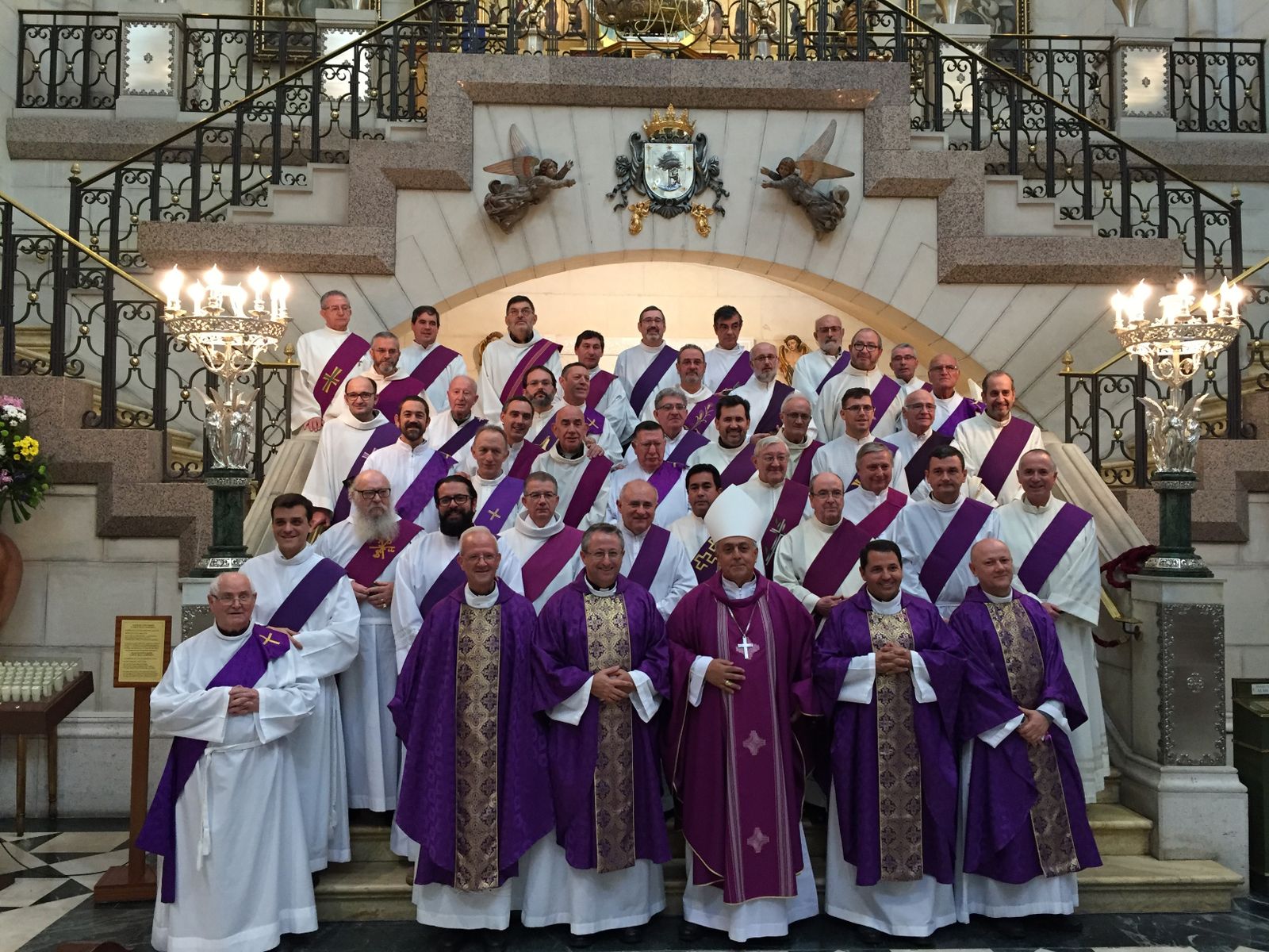 Obispos y diáconos permanentes