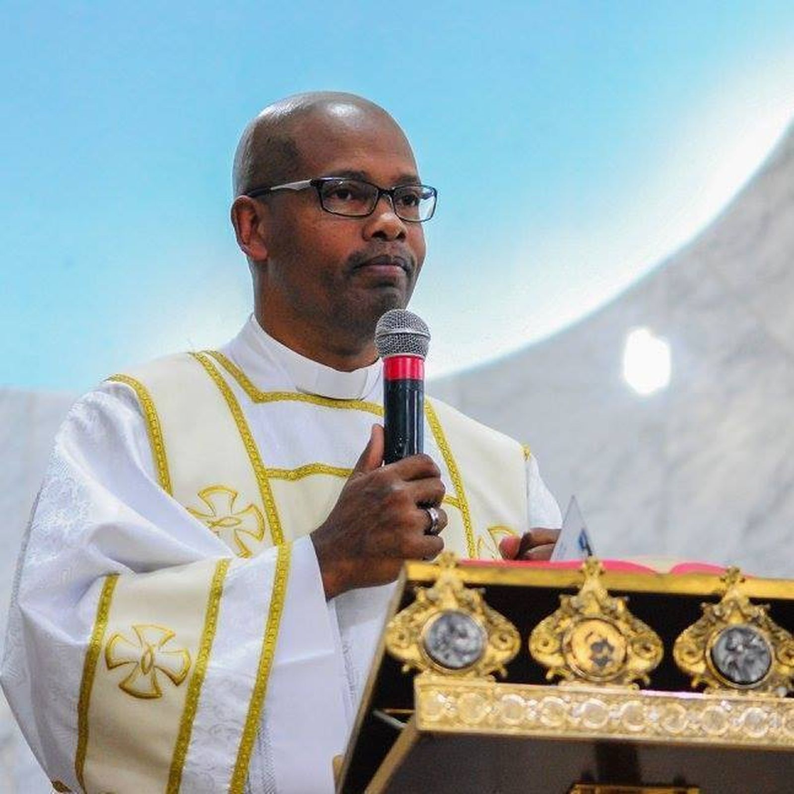 Cuando el diácono predica