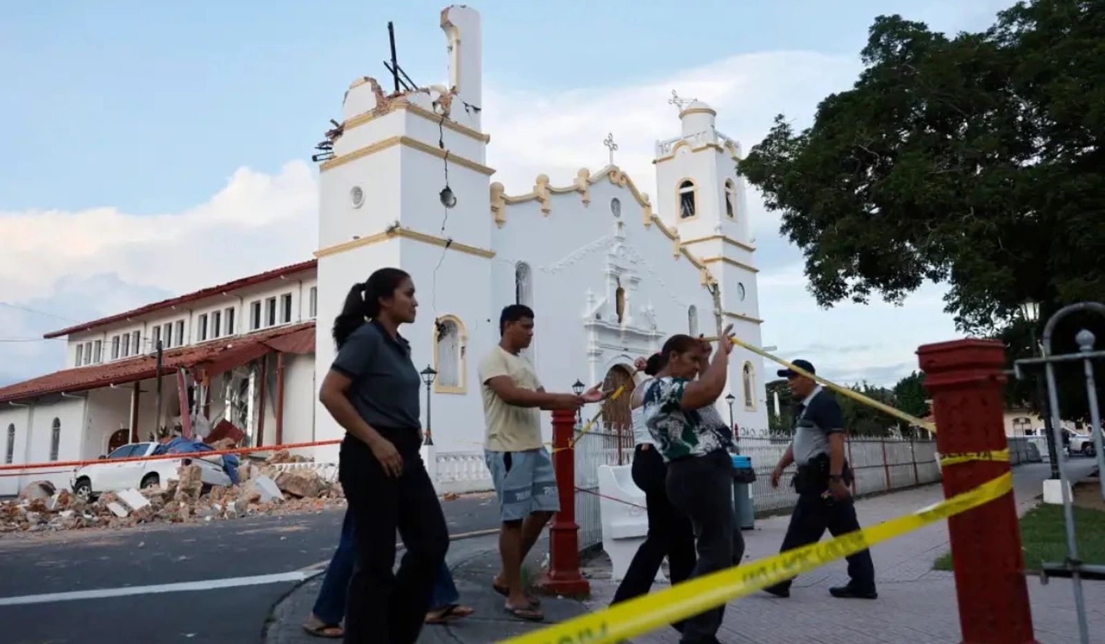 Templo dañado tras el terremoto de Panamá