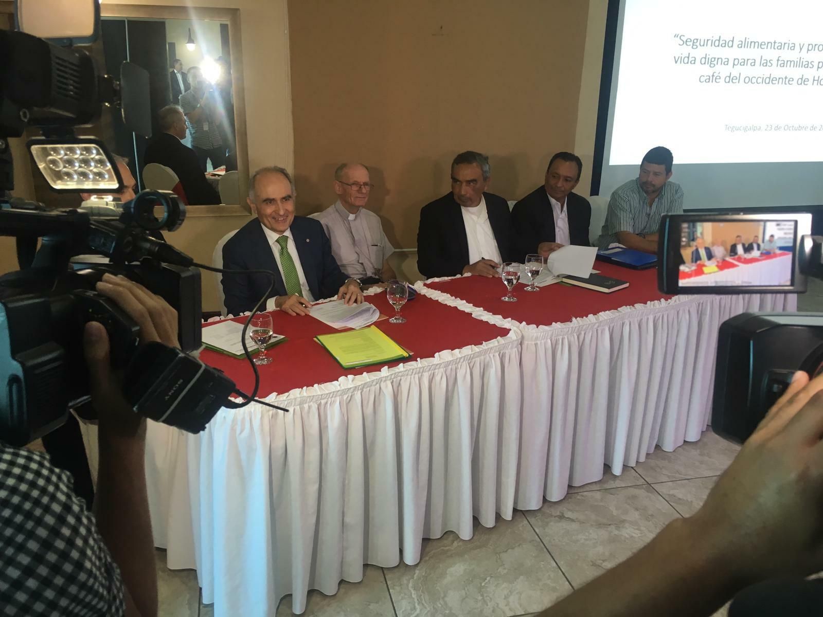 Firma del convenio entre la Fundación Chávarri y Cáritas Honduras